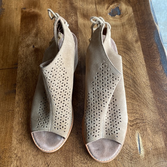 Shoes worn once - Picture 7 of 7